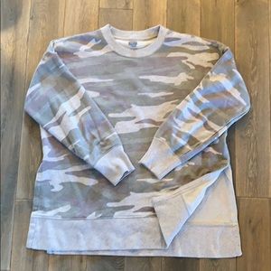 Oversized sweatshirt. Grey camo.